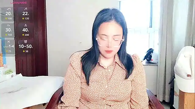 Vivianangn-e online show from April 17, 2026, 1:41 am