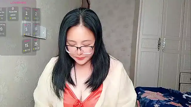 Snapshot of Vivianangn-e chatting on June 11, 2026, 8:11 am Vivianangn-e online show from June 11, 2026, 8:11 am