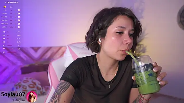 imjess01 online show from February 13, 2025, 2:01 am