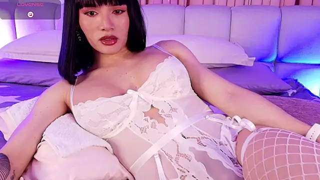 sweetieluna01 online show from September 23, 2025, 4:58 pm