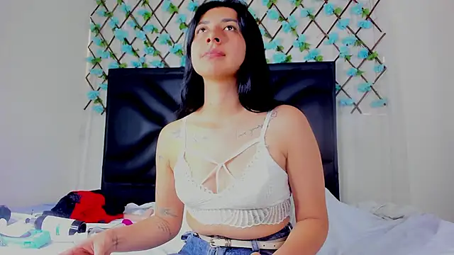 EmmaWilliamss online show from June 8, 2026, 5:35 pm