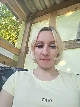 ulika1989 online show from June 4, 2026, 4:33 pm