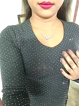 Snapshot of ANGE-MOU chatting on February 24, 2026, 4:24 am ANGE-MOU online show from February 24, 2026, 4:24 am