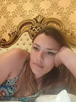 KrissSexi online show from August 3, 2026, 9:52 pm