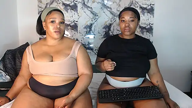SexyAmeena2002 online show from June 15, 2026, 10:09 pm