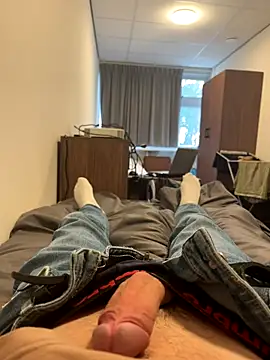 Snapshot of mihaixxx1 chatting on October 4, 2025, 12:17 pm mihaixxx1 online show from October 4, 2025, 12:17 pm