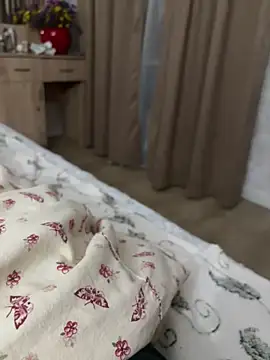 Snapshot of mihaixxx1 chatting on October 19, 2025, 8:11 pm mihaixxx1 online show from October 19, 2025, 8:11 pm