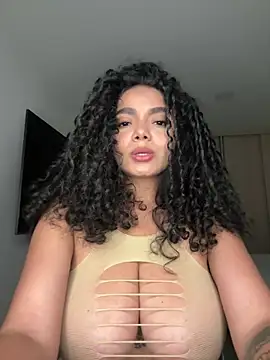 Mariecurl online show from May 1, 2026, 11:32 pm