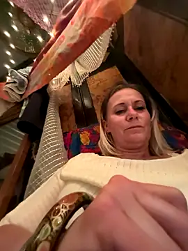 SummerBlueMoon online show from October 11, 2025, 6:03 am