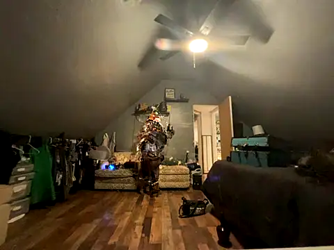 SummerBlueMoon online show from November 22, 2025, 10:14 am