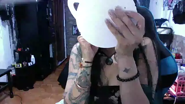 AngelaQueen  online show from December 16, 2025, 4:44 pm