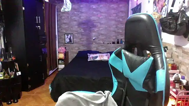 AngelaQueen  online show from April 26, 2026, 4:37 pm