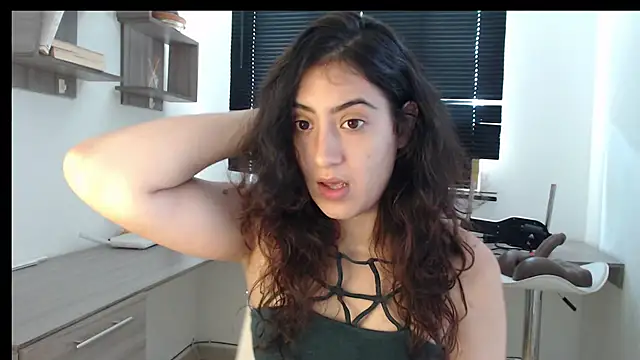 MIYESSI online show from September 11, 2025, 4:18 pm