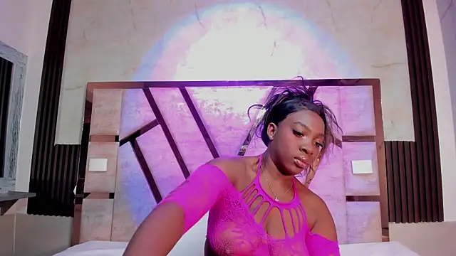 Athenea Mills online show from December 22, 2025, 6:52 pm