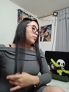 Snapshot of persefone_core chatting on December 4, 2025, 11:04 pm persefone core online show from December 4, 2025, 11:04 pm