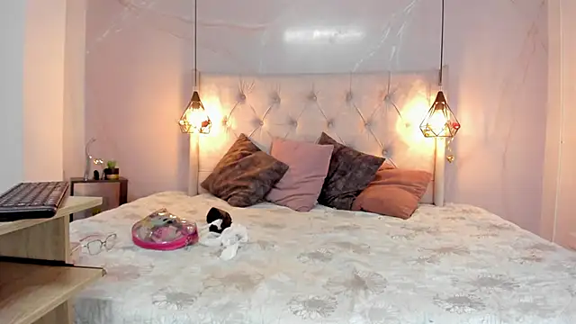 SakuraLee  online show from September 22, 2025, 1:39 pm