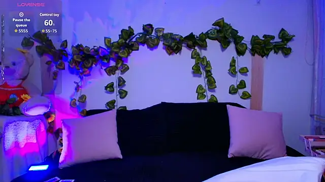 tati cardenas online show from November 12, 2025, 5:00 am