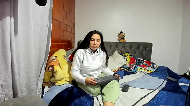  girls on fire  online show from December 17, 2025, 11:10 pm