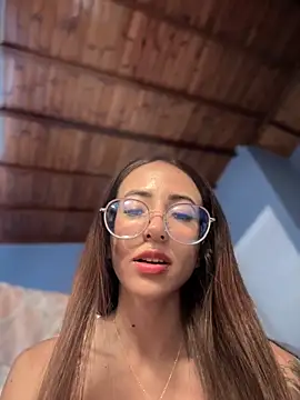 lauravasquez online show from September 8, 2025, 4:39 pm