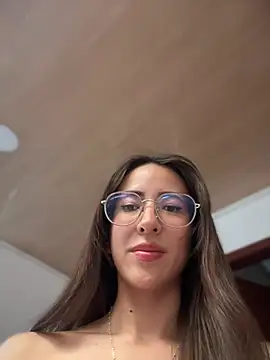 lauravasquez online show from February 26, 2025, 6:26 pm