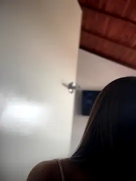 lauravasquez online show from November 21, 2025, 5:45 pm