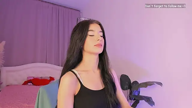 LauraCoy online show from October 5, 2025, 11:28 pm