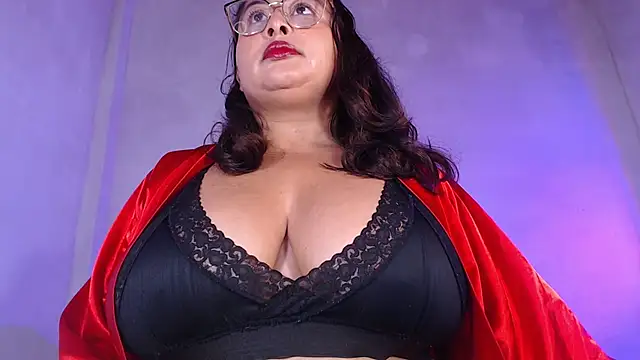 NadiaWhite online show from December 1, 2025, 9:21 am