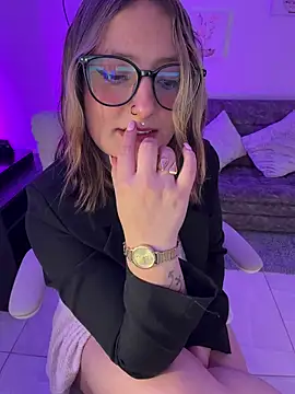 Megan lu2 online show from February 28, 2026, 6:24 am