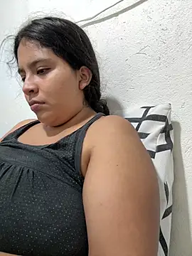 moncerrat luna online show from May 12, 2026, 9:54 pm