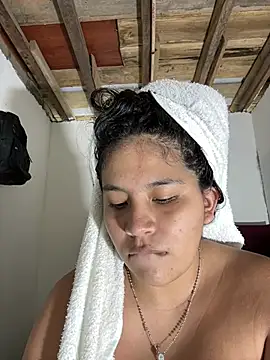 moncerrat luna online show from February 25, 2026, 8:52 pm