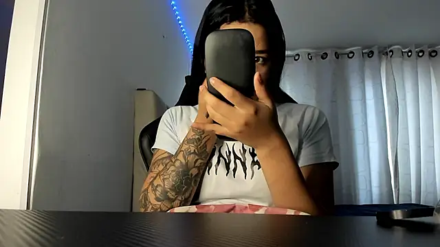 aliice walker  online show from October 17, 2025, 12:18 pm