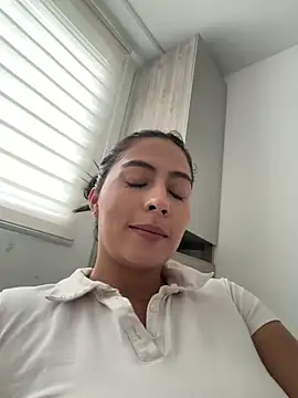 Sophie  Foxxx online show from June 5, 2026, 10:04 pm
