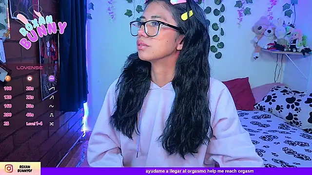 Roxanbunny1 online show from June 10, 2026, 2:46 am