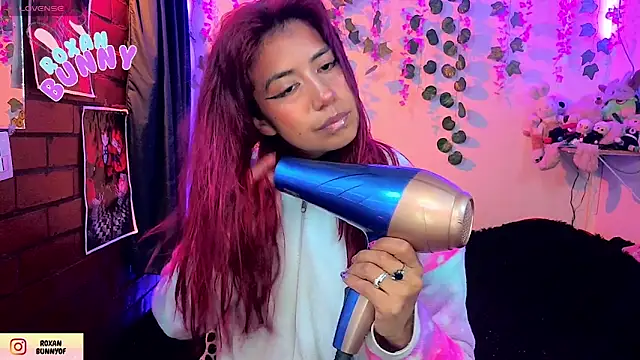 Roxanbunny1 online show from May 6, 2026, 8:18 am