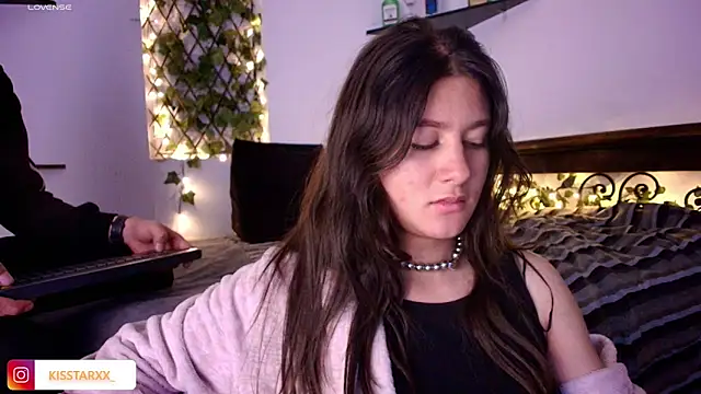kisstarxxx online show from May 16, 2026, 5:39 am
