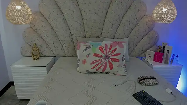 dalila salazar online show from March 25, 2026, 2:33 am