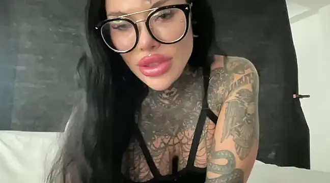 Snapshot of claudiacvc95 chatting on March 3, 2025, 8:19 am claudiacvc95 online show from March 3, 2025, 8:19 am