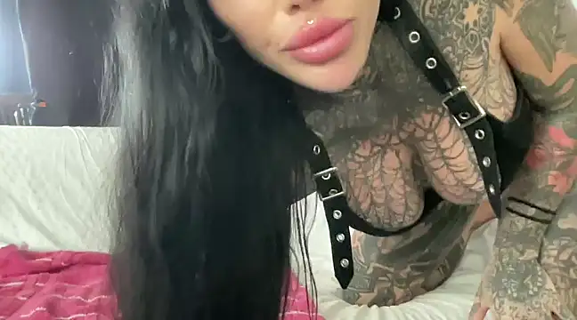 Snapshot of claudiacvc95 chatting on March 19, 2025, 4:25 am claudiacvc95 online show from March 19, 2025, 4:25 am