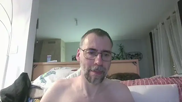 ptitcanard60600 online show from May 1, 2026, 10:15 pm