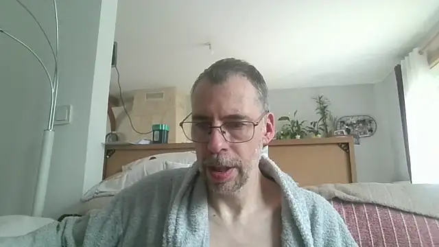 ptitcanard60600 online show from May 10, 2026, 2:52 pm
