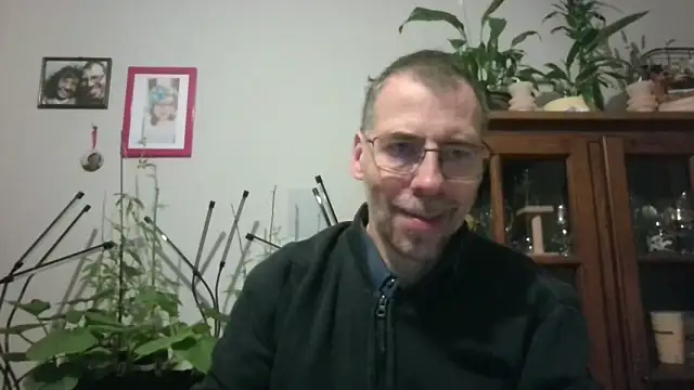 ptitcanard60600 online show from May 18, 2026, 4:51 am