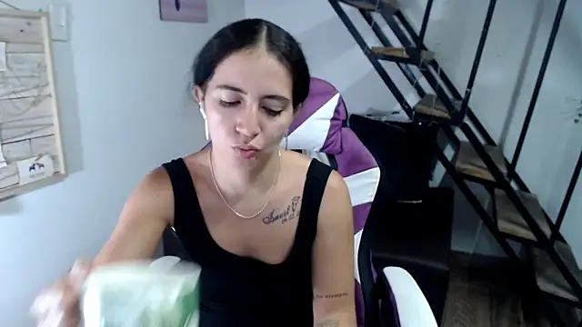 samantha baby  online show from November 12, 2025, 7:18 pm