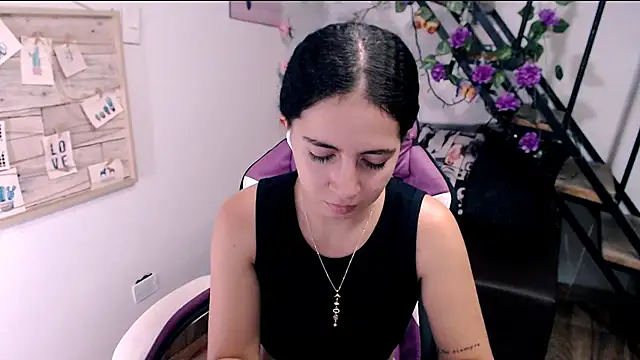 samantha baby  online show from May 5, 2026, 6:44 pm