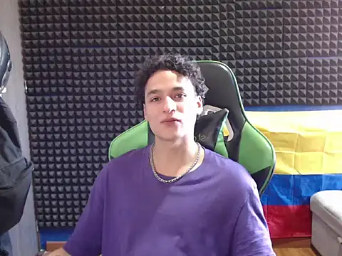 Snapshot of Curly_Angel24 chatting on June 20, 2026, 9:09 pm Curly Angel24 online show from June 20, 2026, 9:09 pm