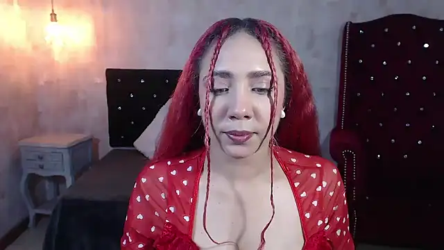 IsabelaLatina online show from June 9, 2026, 4:35 am