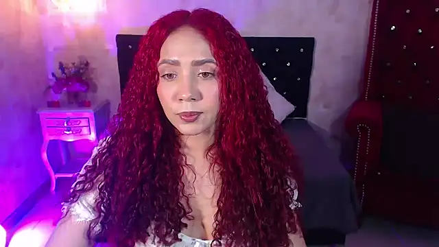 IsabelaLatina online show from July 5, 2026, 3:33 am