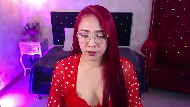 IsabelaLatina online show from June 26, 2026, 3:23 am