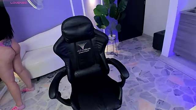 martinasaez online show from September 24, 2025, 8:15 pm