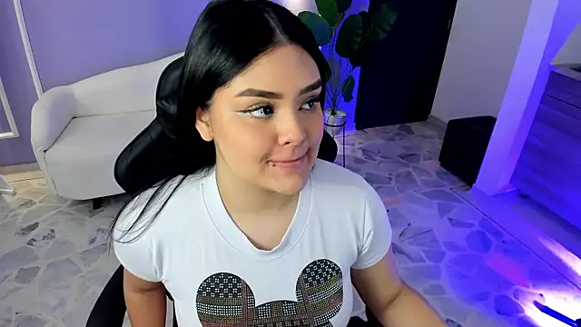 martinasaez online show from September 22, 2025, 7:42 pm