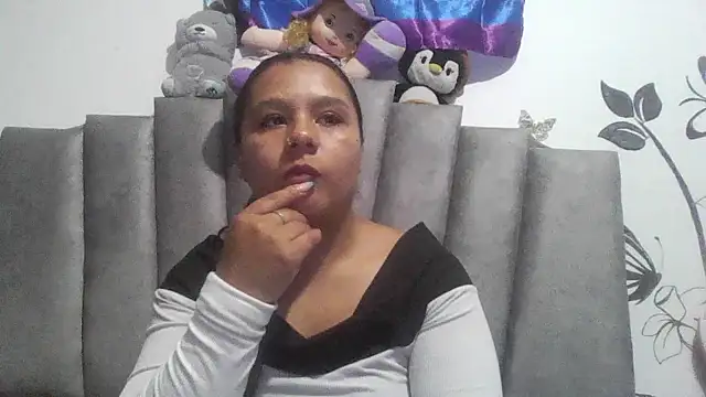 Charis 21 online show from April 22, 2026, 11:22 pm